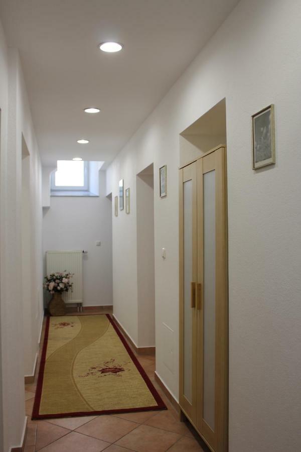 Schwabing- Souterrain Apartment